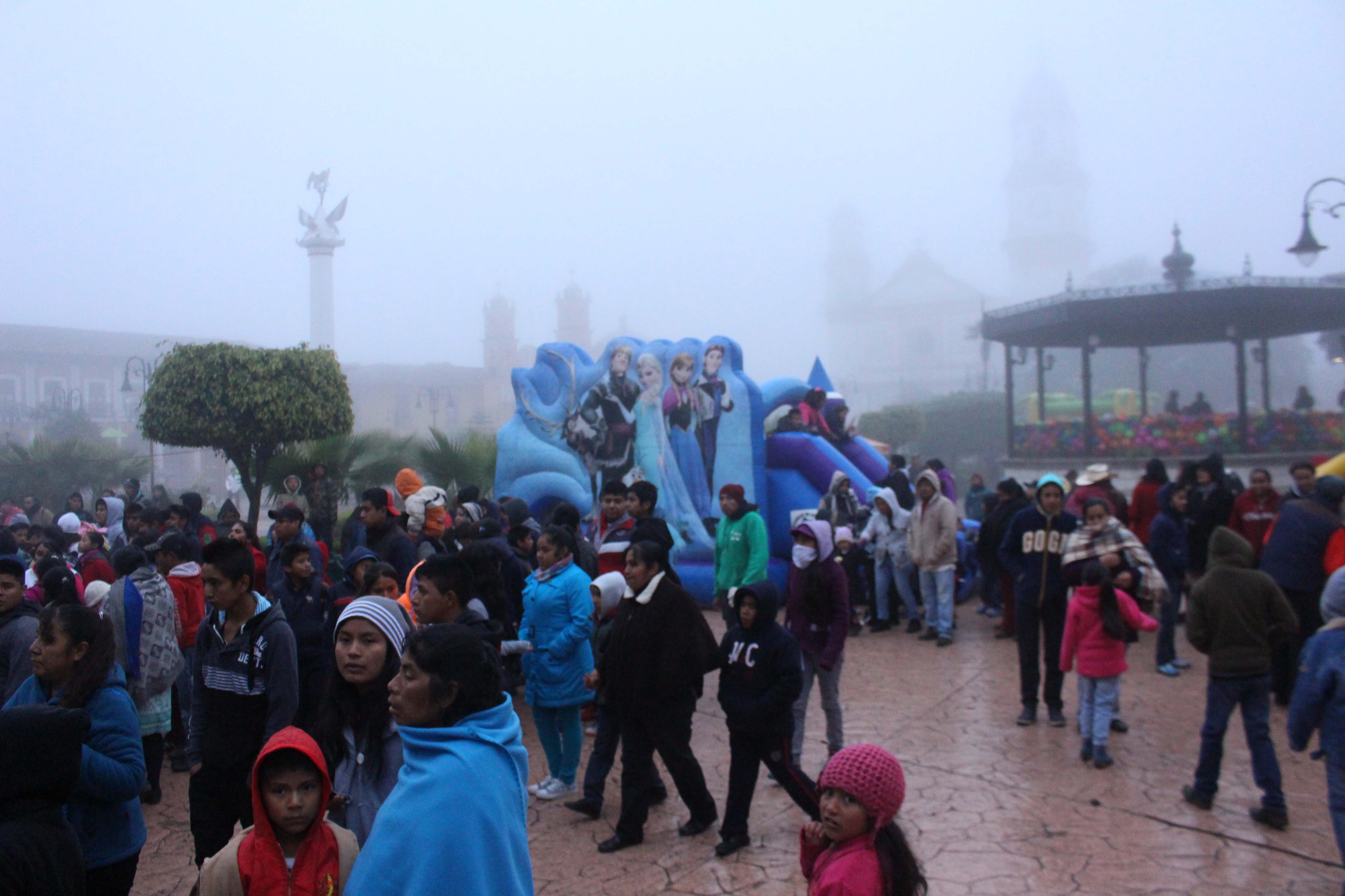 Ofrecen festejo de Día de Reyes a niños de Zacapoaxtla