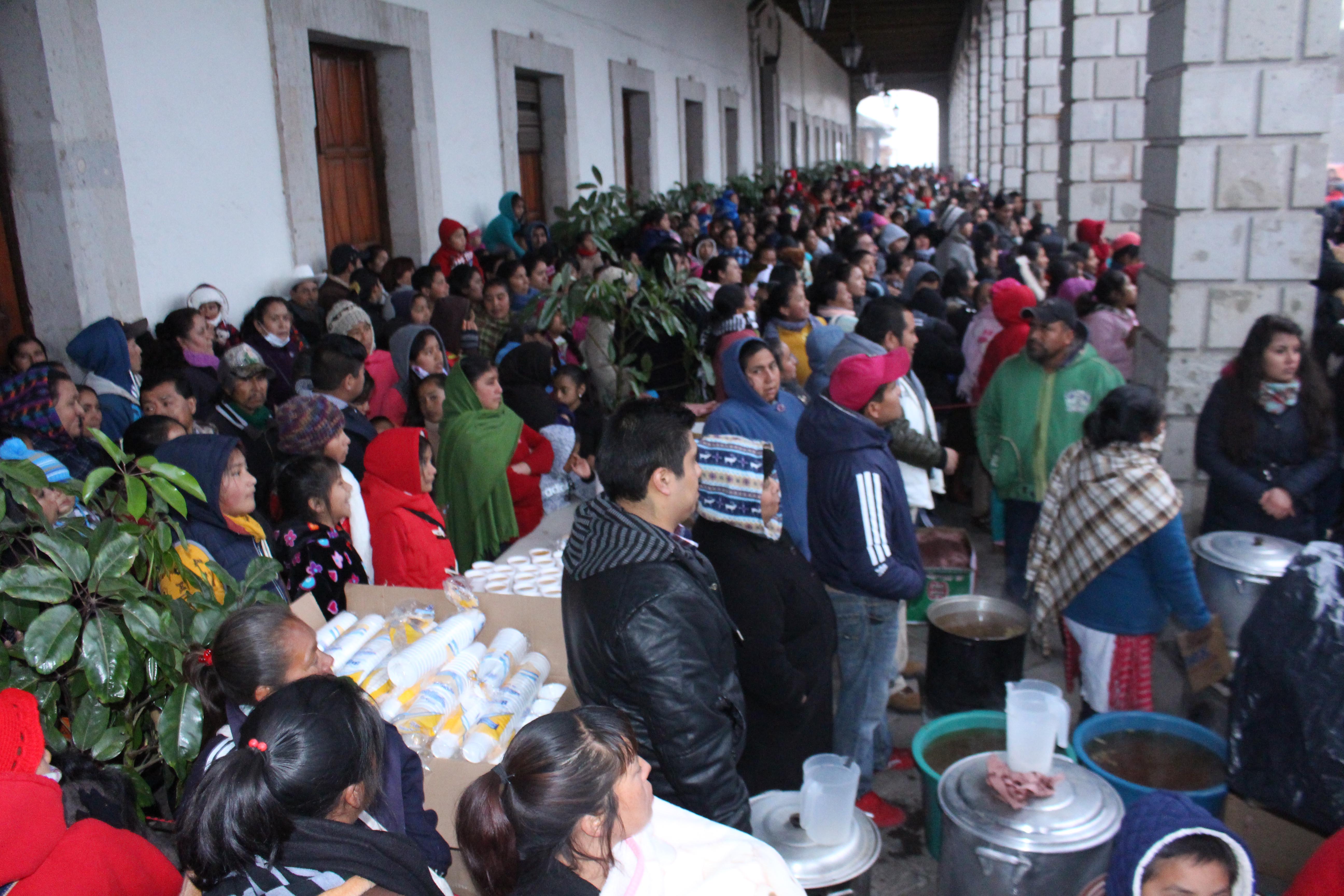 Ofrecen festejo de Día de Reyes a niños de Zacapoaxtla