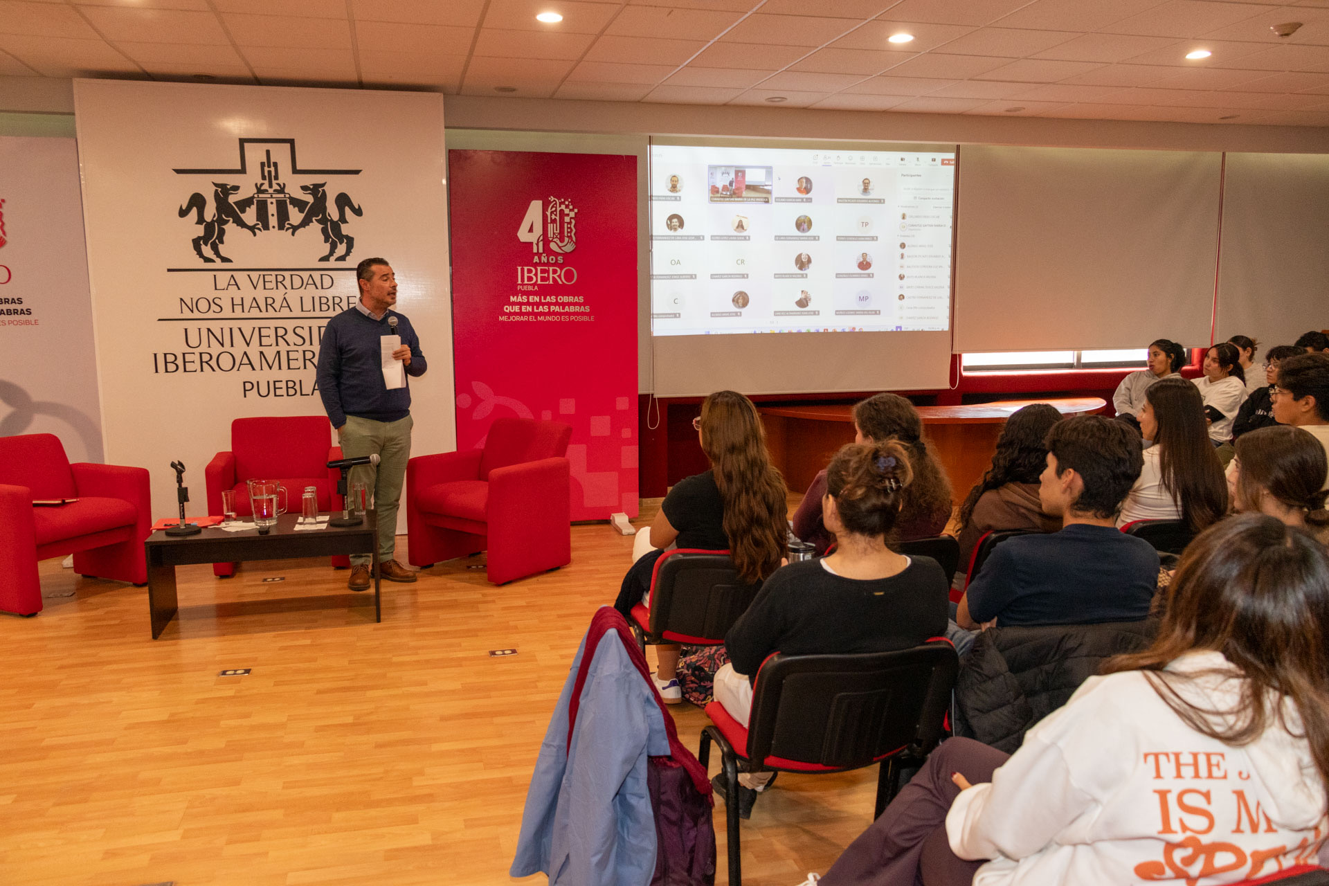 Académicos llaman a hablar más sobre la salud mental en las juventudes