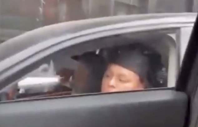 Policía activo,  persona que chocó auto de la conductora Georgina Holguín