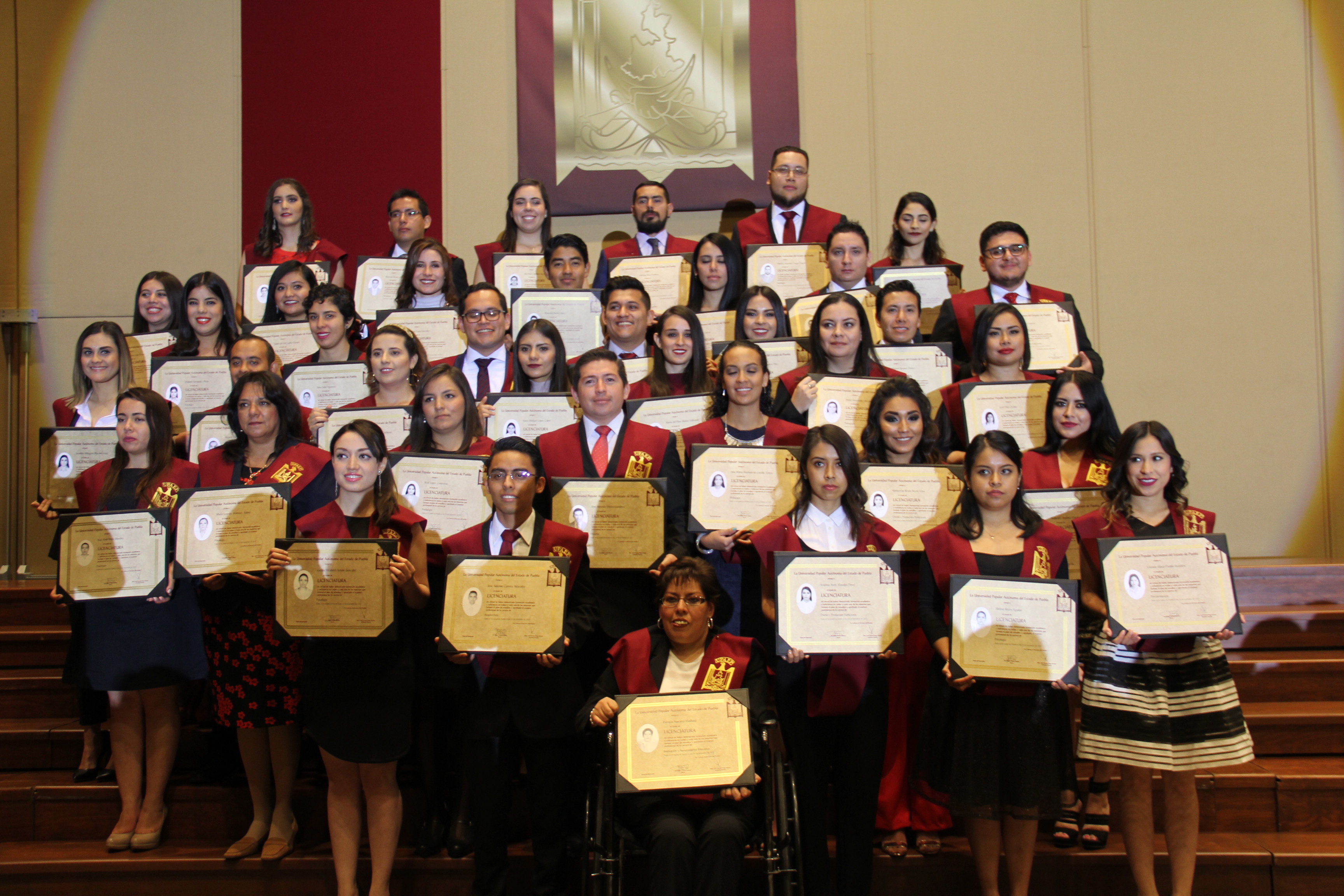 Reciben grado académico mil 35 egresados de la UPAEP