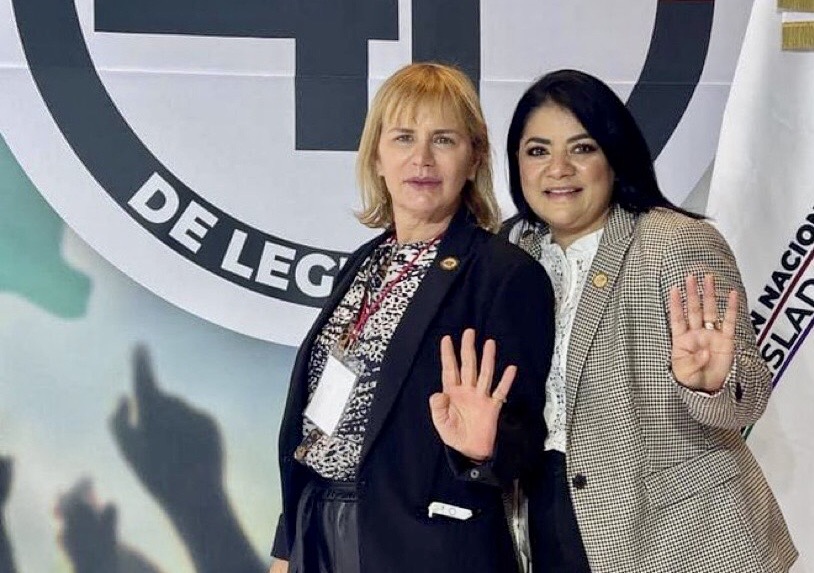 Acusan a sobrina de AMLO de pedir moches y se deslinda de ella