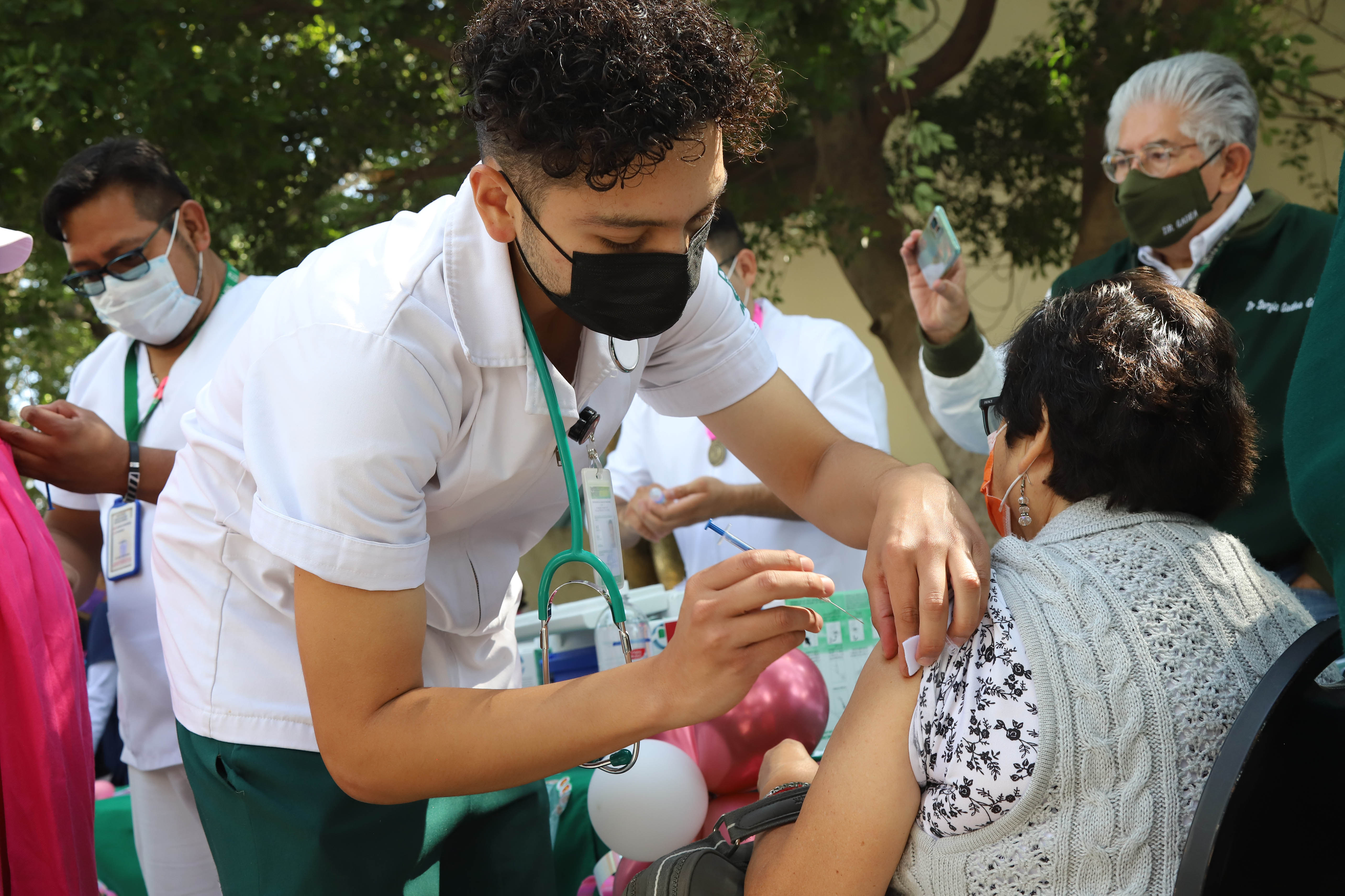 El 31 de marzo finaliza aplicación de vacunas contra influenza y covid: IMSS