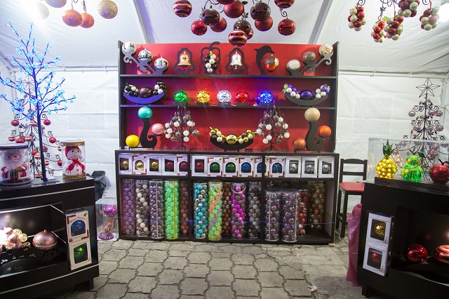 Inicia temporada de venta de esferas en Chignahuapan