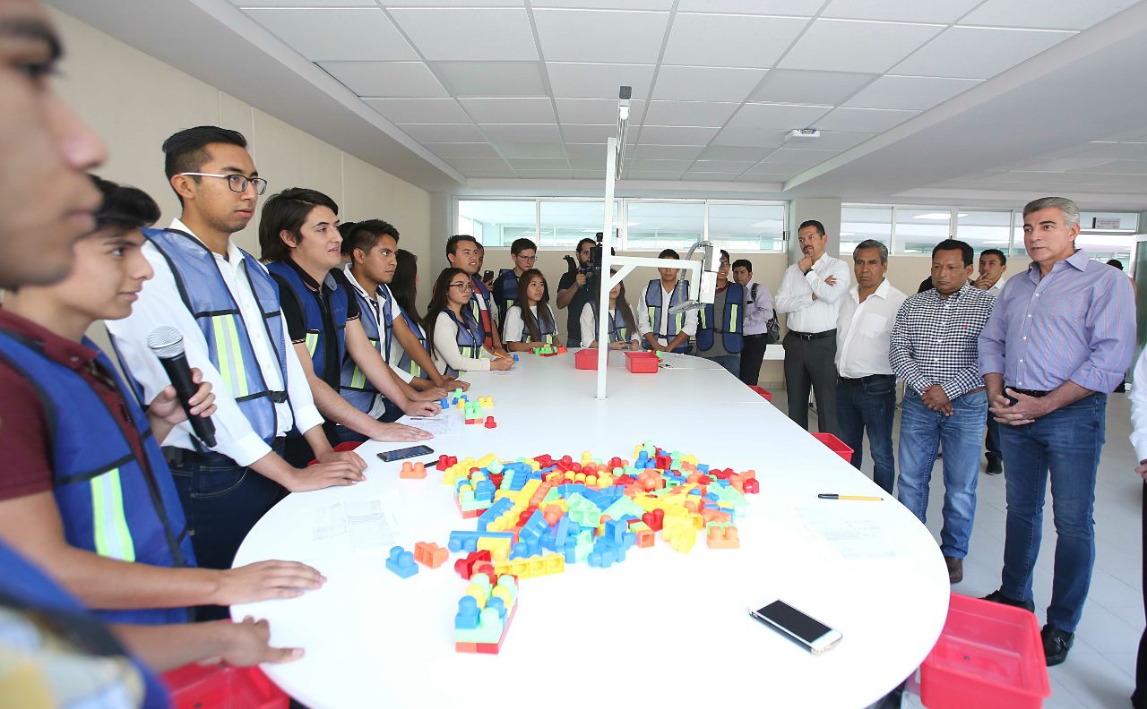 Apoya gobierno estatal a jóvenes investigadores