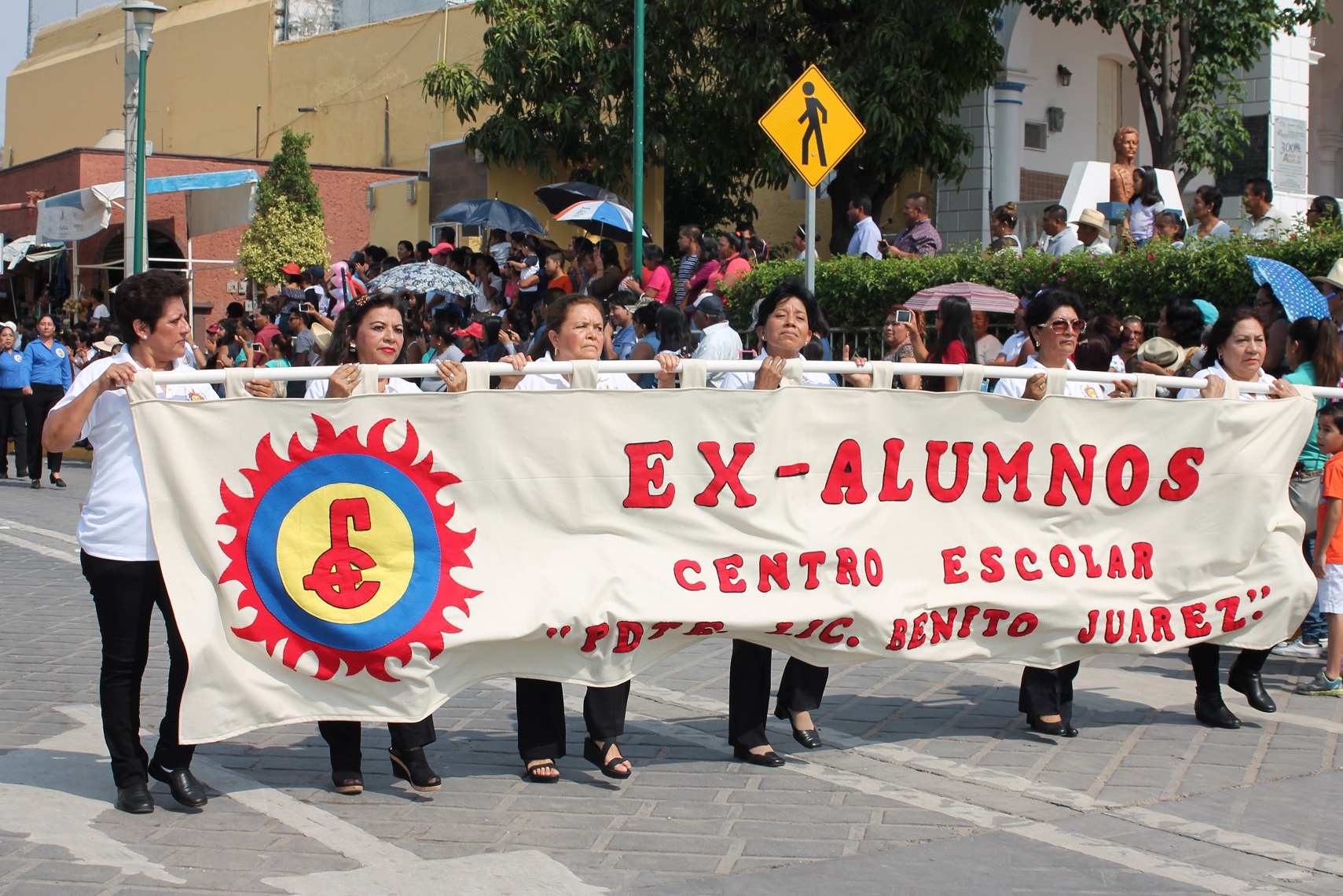 Acatlán conmemora la Batalla de Puebla con desfile 