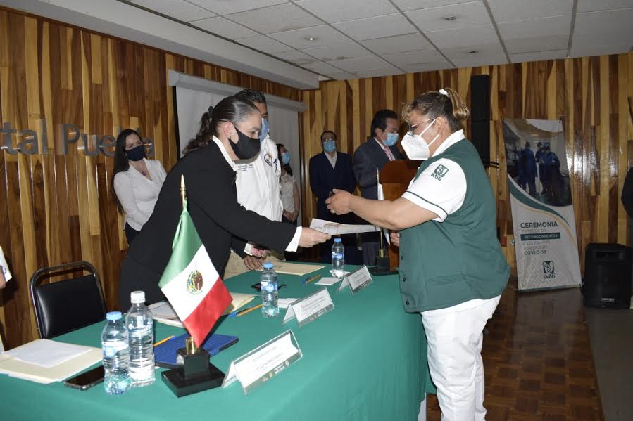 Reconoció IMSS a trabajadores con mayor antigüedad en Puebla