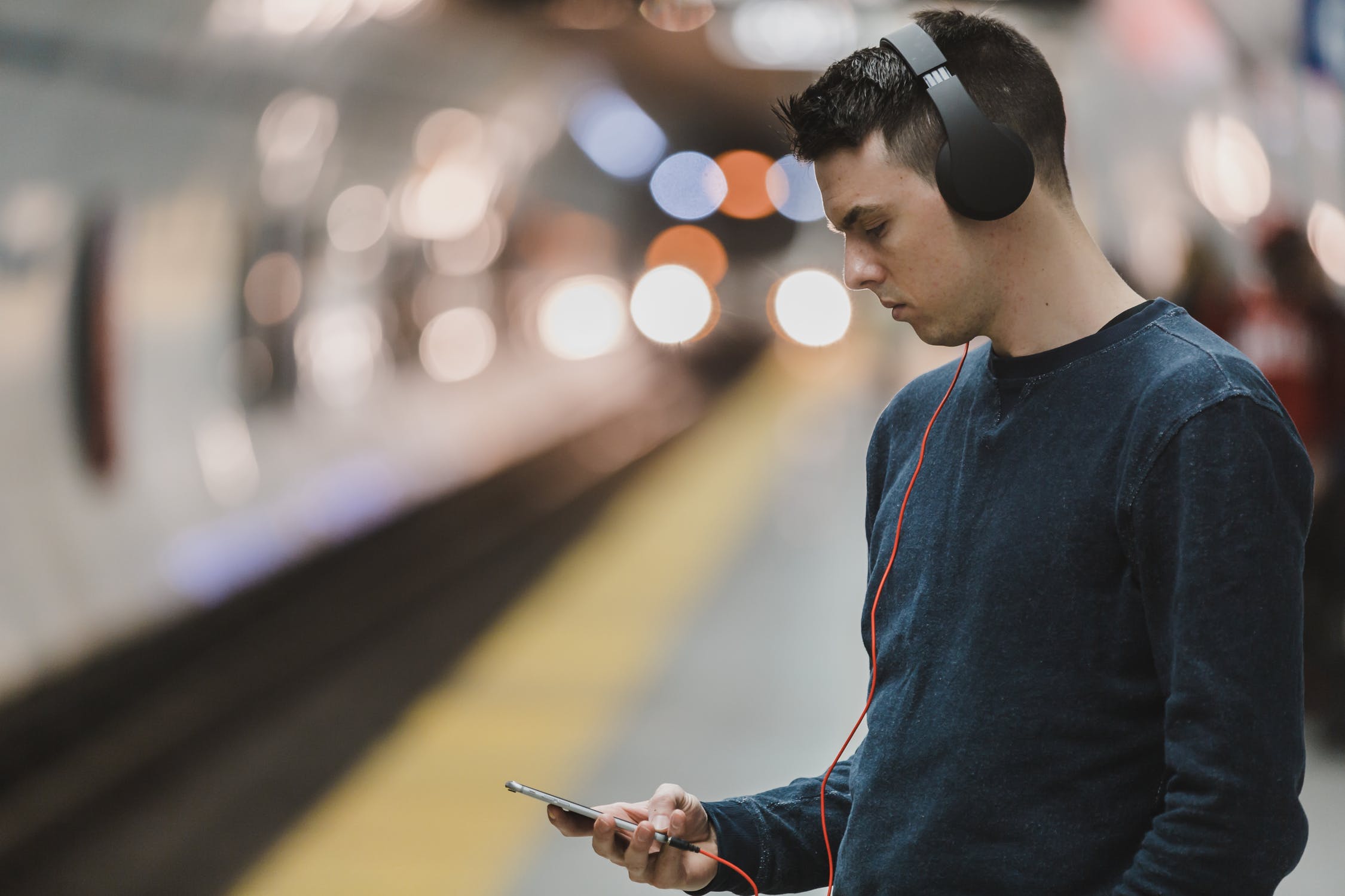 Uso moderado del celular previene problemas psicológicos: IMSS