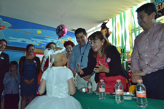Niños hospitalizados se gradúan de preescolar con ayuda del IMSS Puebla