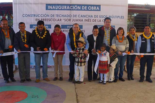 Inaugura alcalde de Xicotepec techado de cancha de usos múltiples