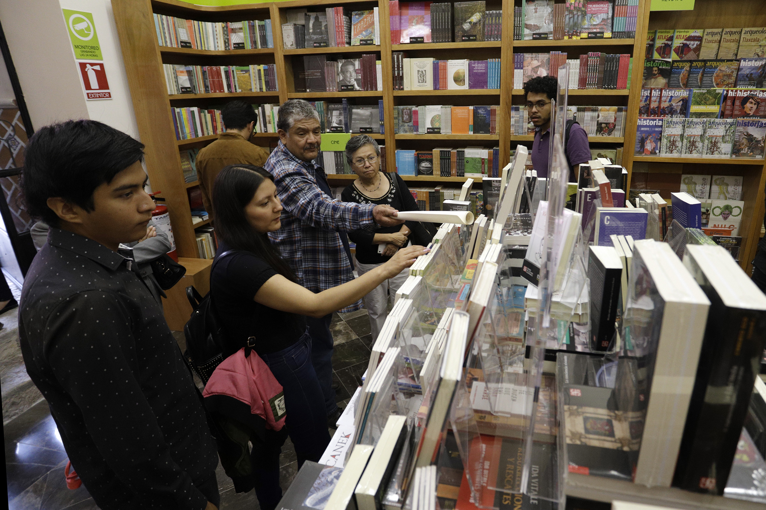 Inauguran nueva librería del FCE-BUAP en Puebla