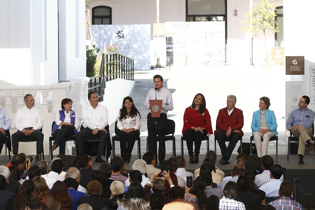 Peña Nieto dice en Puebla que poca gente le reclama por gasolinazo