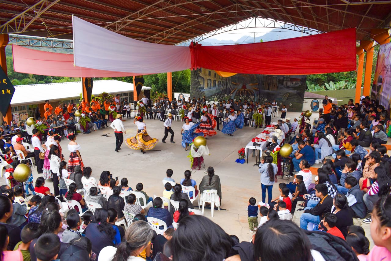 Mejoran la primaria Niños Héroes de Huitzilan