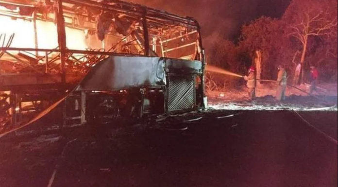 Ya son 20 los calcinados tras choque de camión que iba a Monterrey