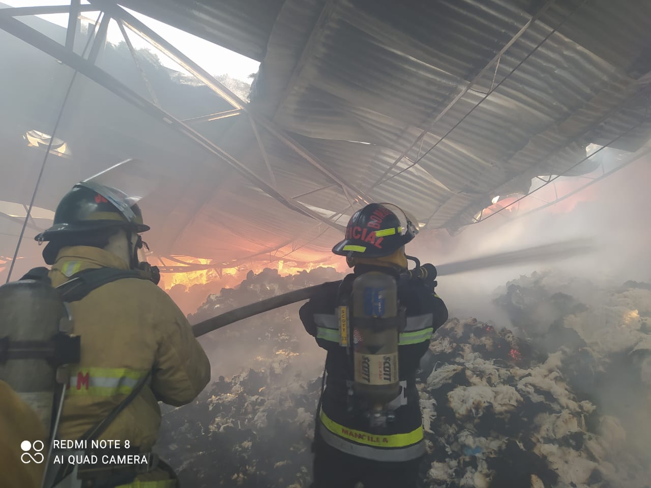 Al sofocar incendio bombero cae de segundo piso en San Andrés Cholula