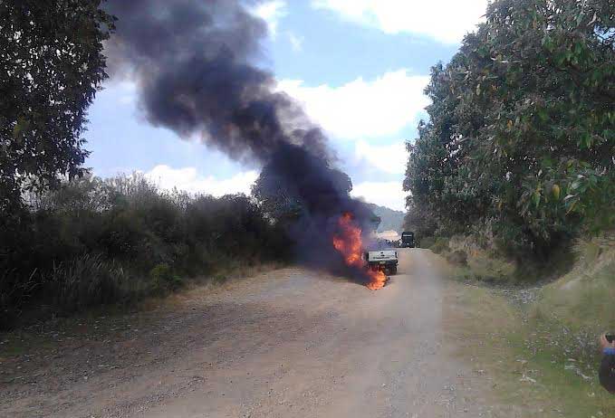 Incendian unidad que robaba combustible en Tlahuapan