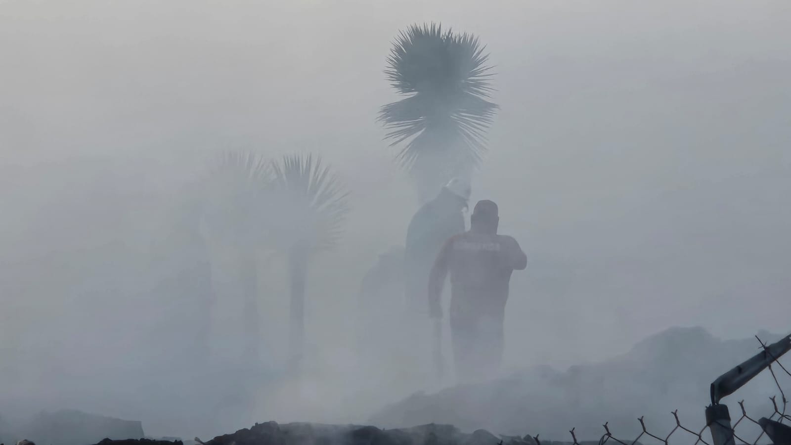 Se cumplen más de 40 horas de incendio en tiradero clandestino de Tecamachalco