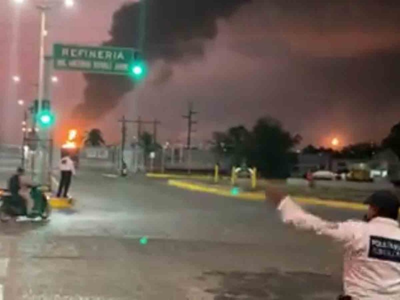 Se reaviva incendio en refinería Antonio Dovalí de Salina Cruz