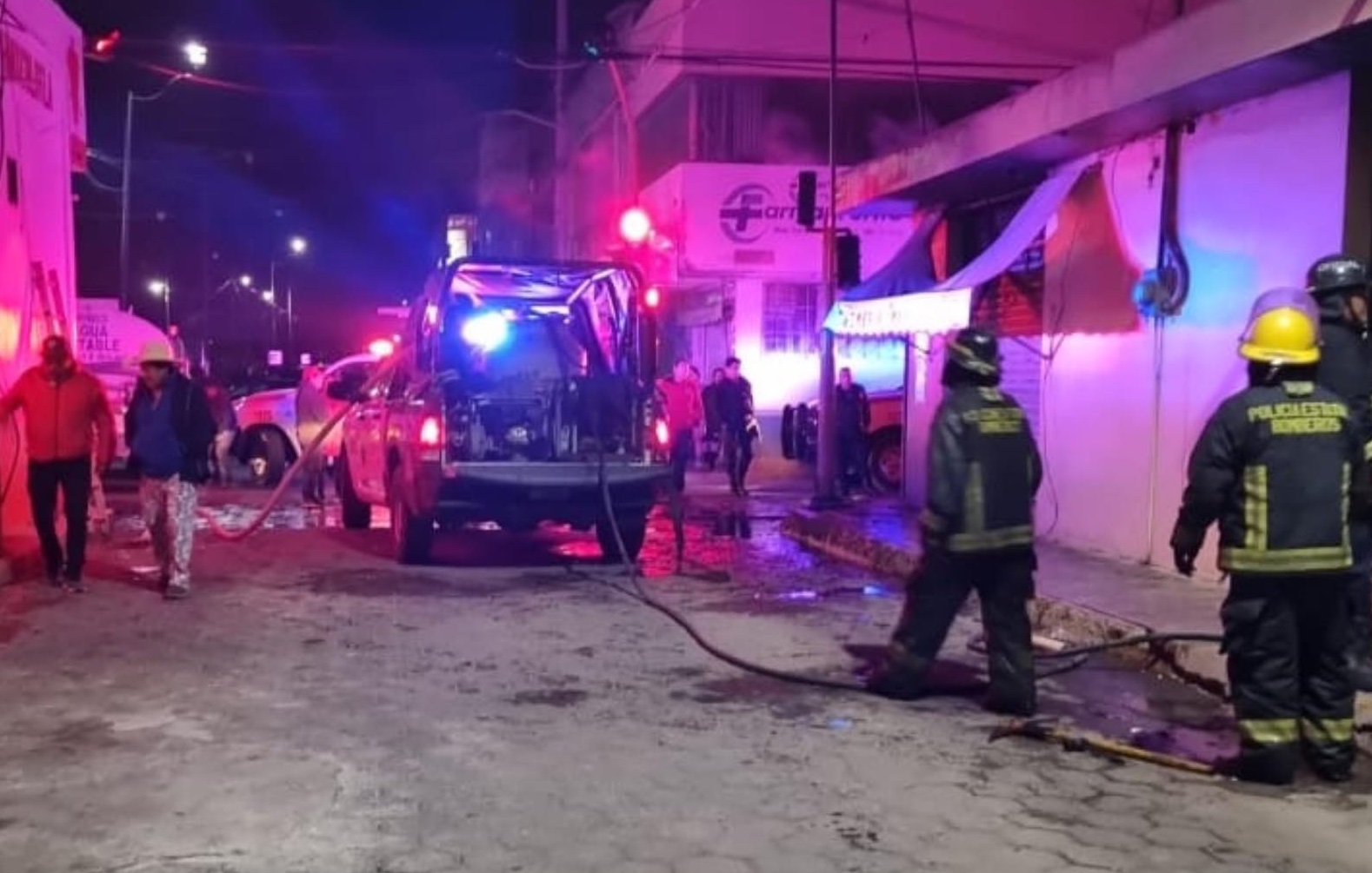 Incendio consume establecimiento en Huixcolotla