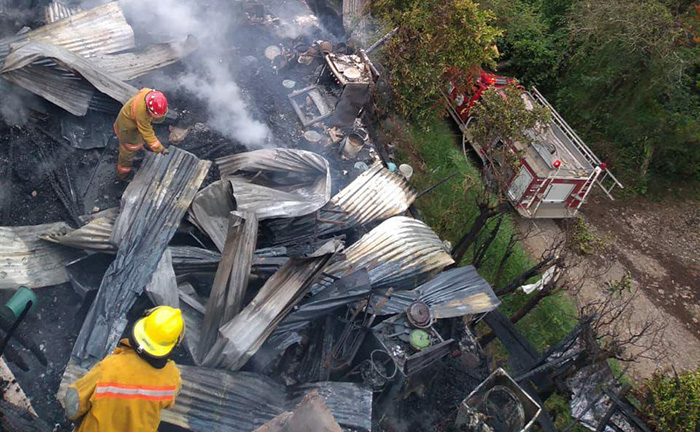 Seis casas calcinadas y 32 damnificados, tras incendio en Tenango