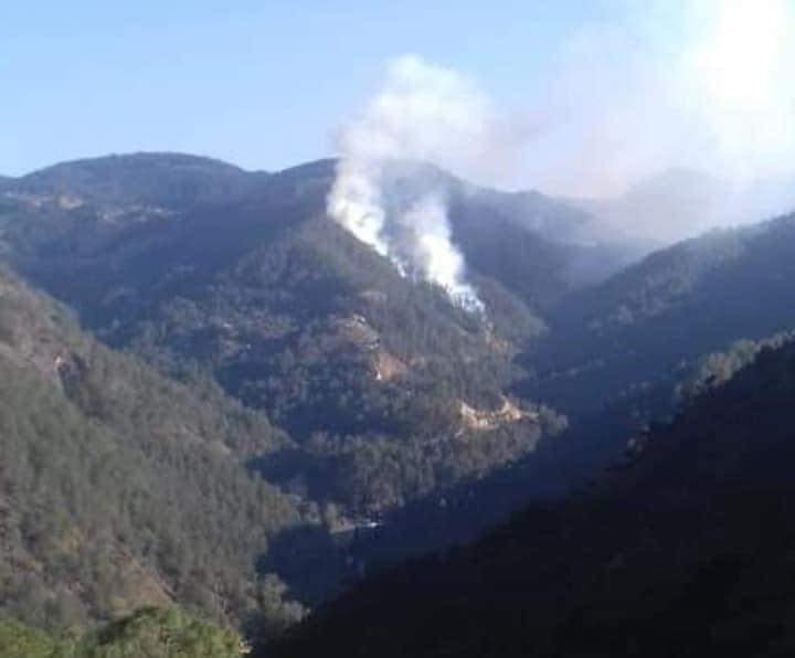 Fuerte incendio consume hectáreas de cerro en Ixtacamaxtitlan