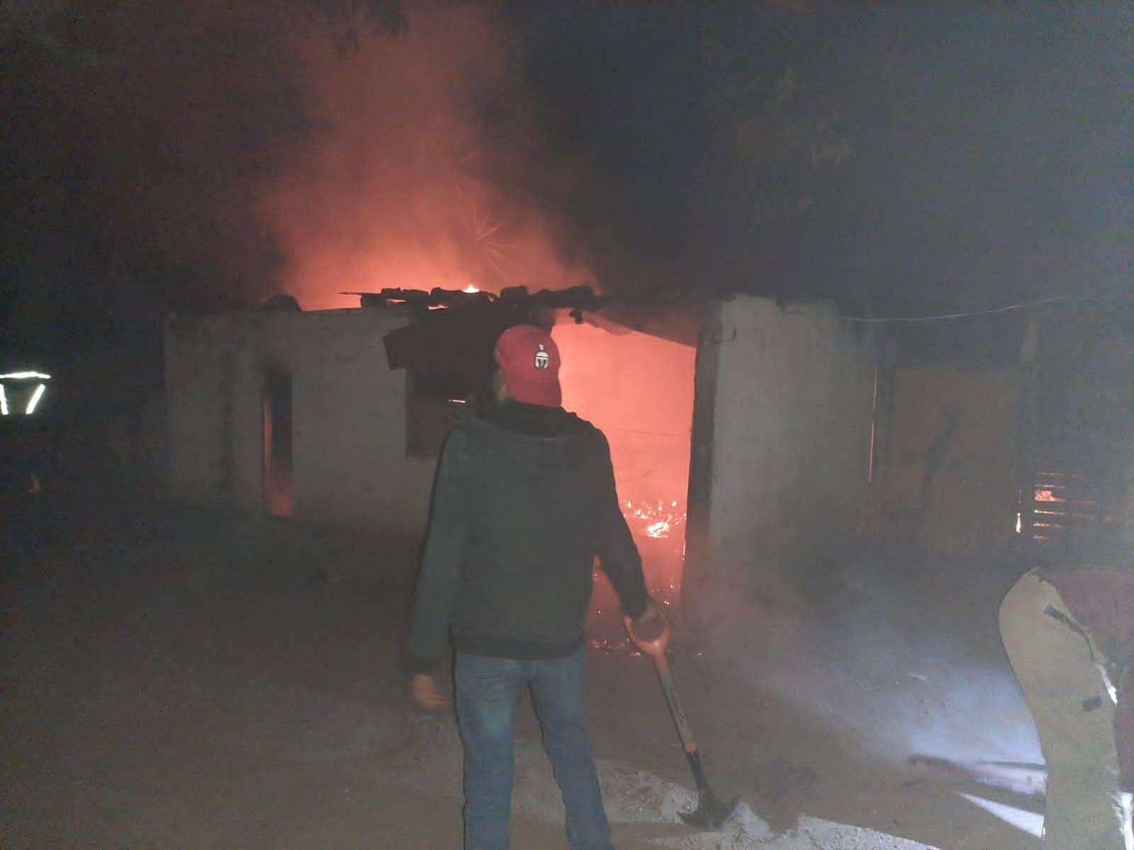 Incendio consume vivienda en Tecamachalco 