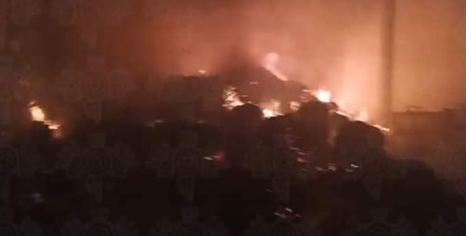 Fuego devora fábrica textil en Amozoc 