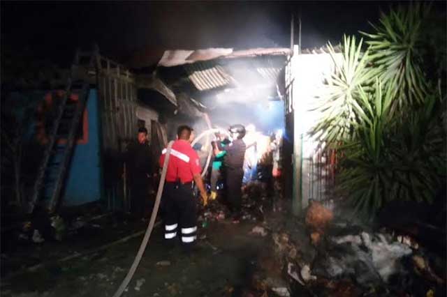 Fuego consume la vivienda de 2 ancianos en Tehuacán
