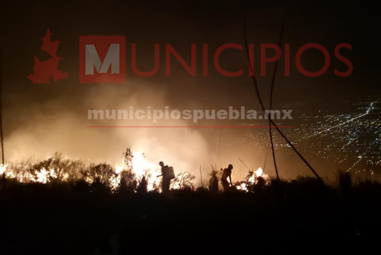 Incendio consume más de 100 hectáreas de cerro en Tecamachalco