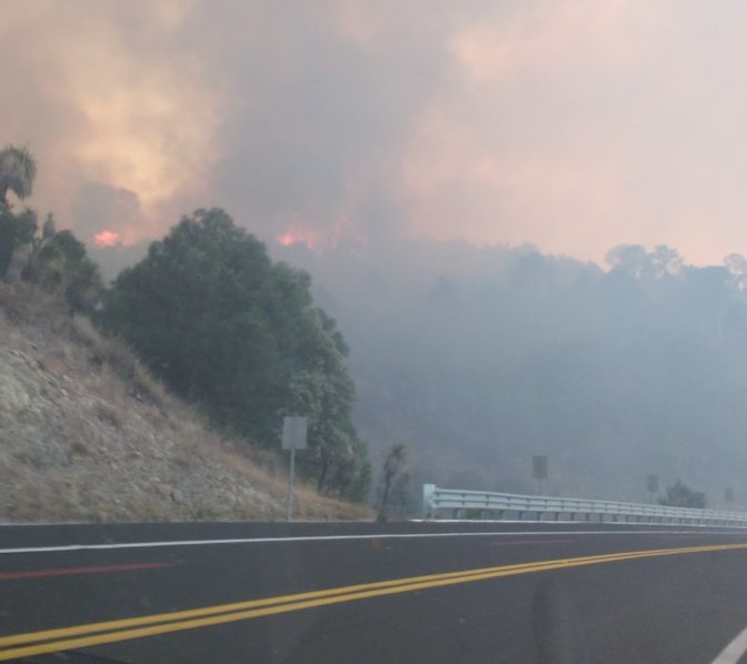 Cierran paso en la Amozoc-Perote por incendio forestal