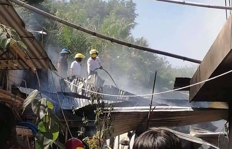 Una persona con quemaduras y tres más intoxicados tras incendio en Tehuacán 