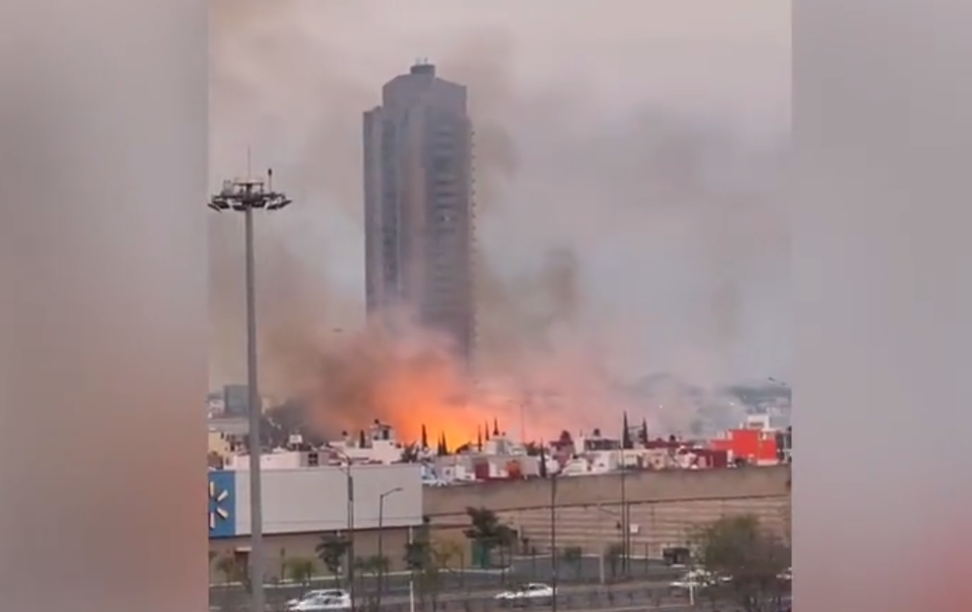 VIDEO Incendio en pastizales provoca pánico en inmediaciones de Ciudad Judicial