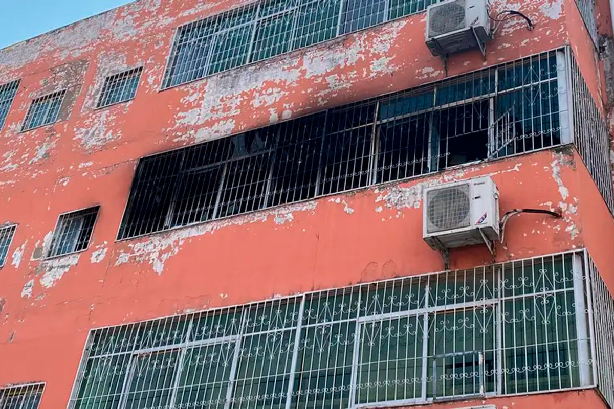 Mueren 14 estudiantes tras incendio en internado de China