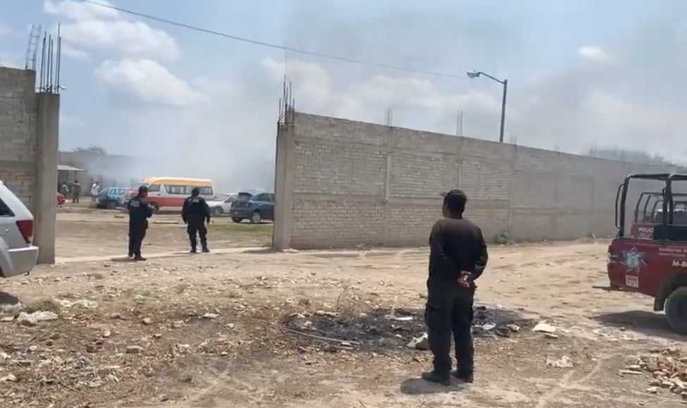 Incendió en corralón de Tehuacán deja 13 unidades calcinadas