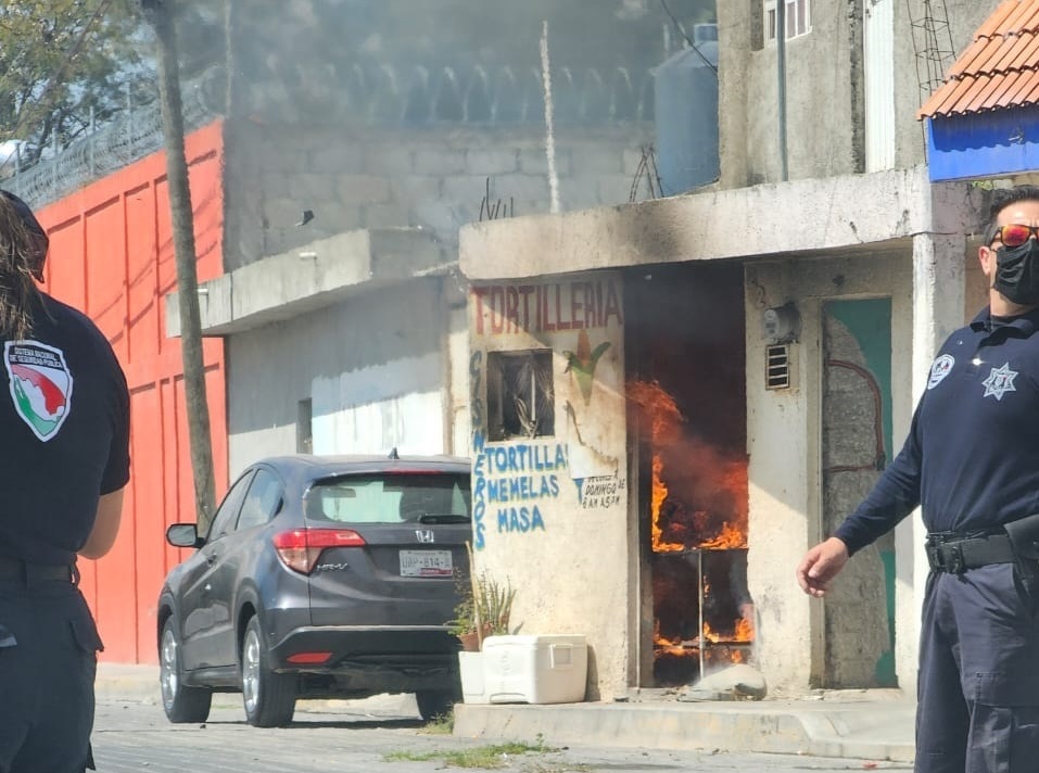 Vendedora de tortillas sufre quemaduras tras incendiarse su local en Tehuacán