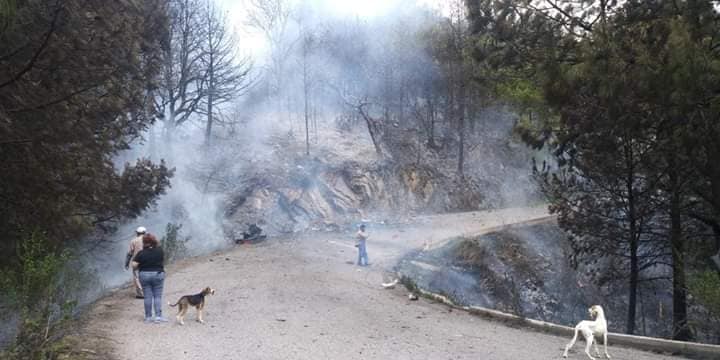 Choca pipa de gas y provoca incendio en la Sierra Negra
