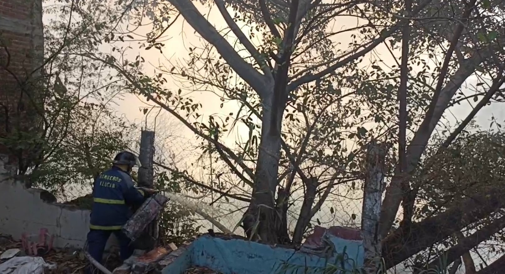 Se registra incendio en los márgenes del río Nexapan en Izúcar