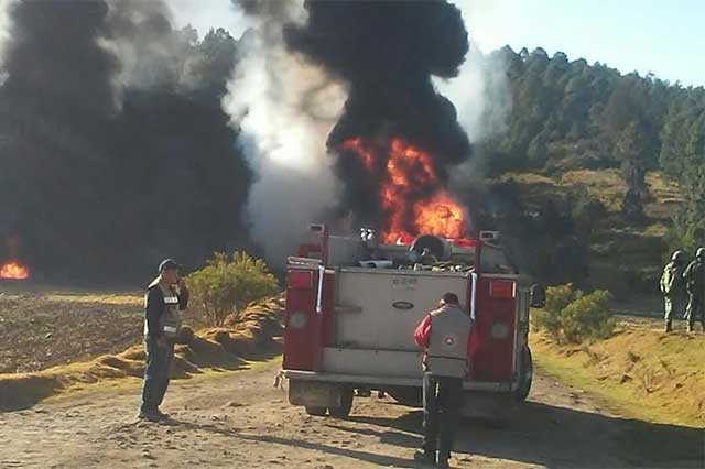 Visible desde Texmelucan incendio en ducto de Tlaxcala por toma clandestina