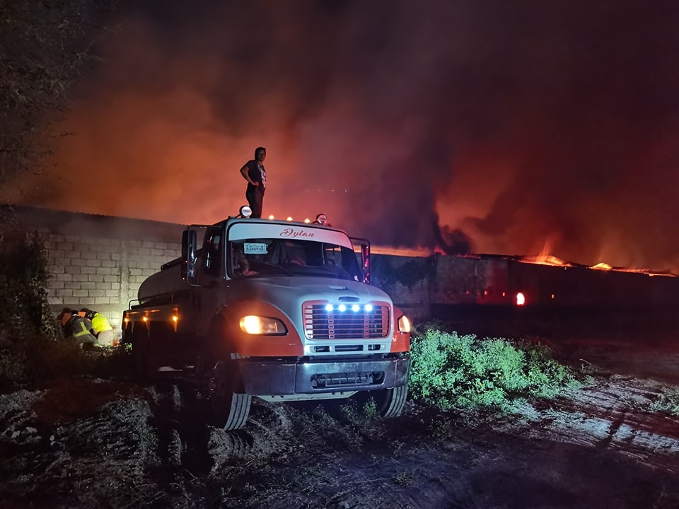 Bombera resulta con quemaduras en piernas durante incendio en Miahuatlán