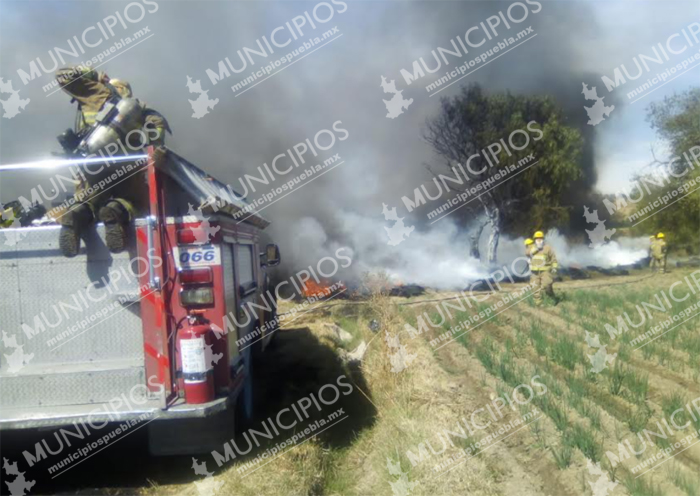 VIDEO Incendio por quema de llantas alerta a vecinos de Texmelucan