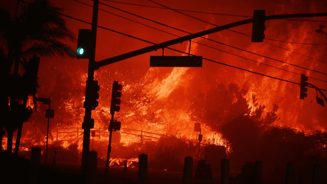 Denuncian saqueos en viviendas afectadas por incendios en Los Ángeles