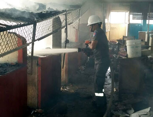 Se registra incendio en el mercado Revolución en Izúcar