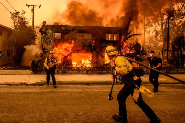 Confirman a 24 muertos tras incendios en Los Ángeles