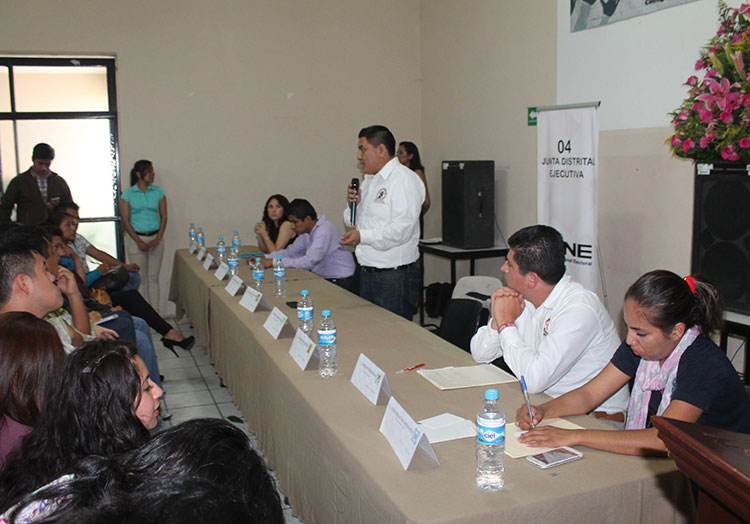 INE organiza foro sobre jóvenes y política en Zacapoaxtla