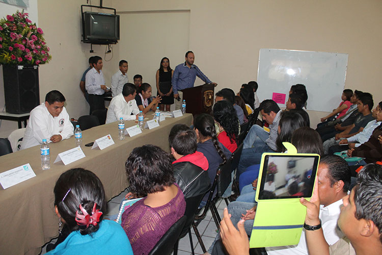 INE organiza foro sobre jóvenes y política en Zacapoaxtla