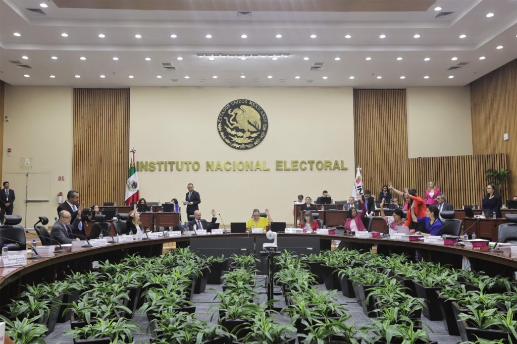 INE multa con 1.6 millones de pesos a partidos por omisiones en la elección