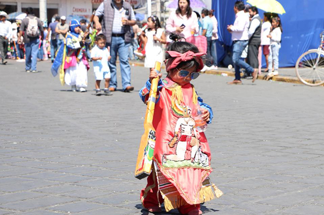 Con carnaval infantil, inculcan tradiciones a niños de Huejotzingo