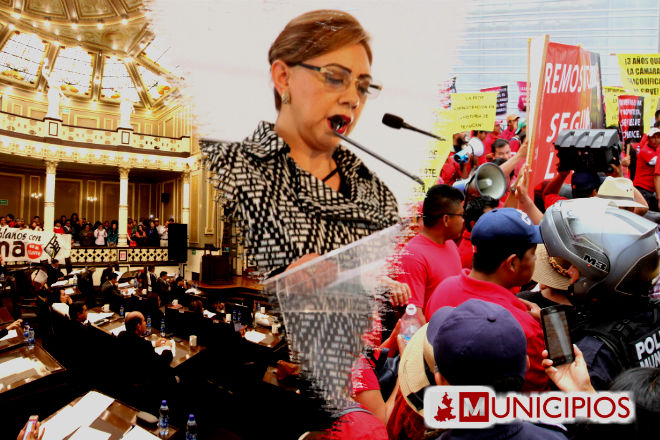 Ernestina enfrenta protesta en Tehuacán y auditoría del Congreso