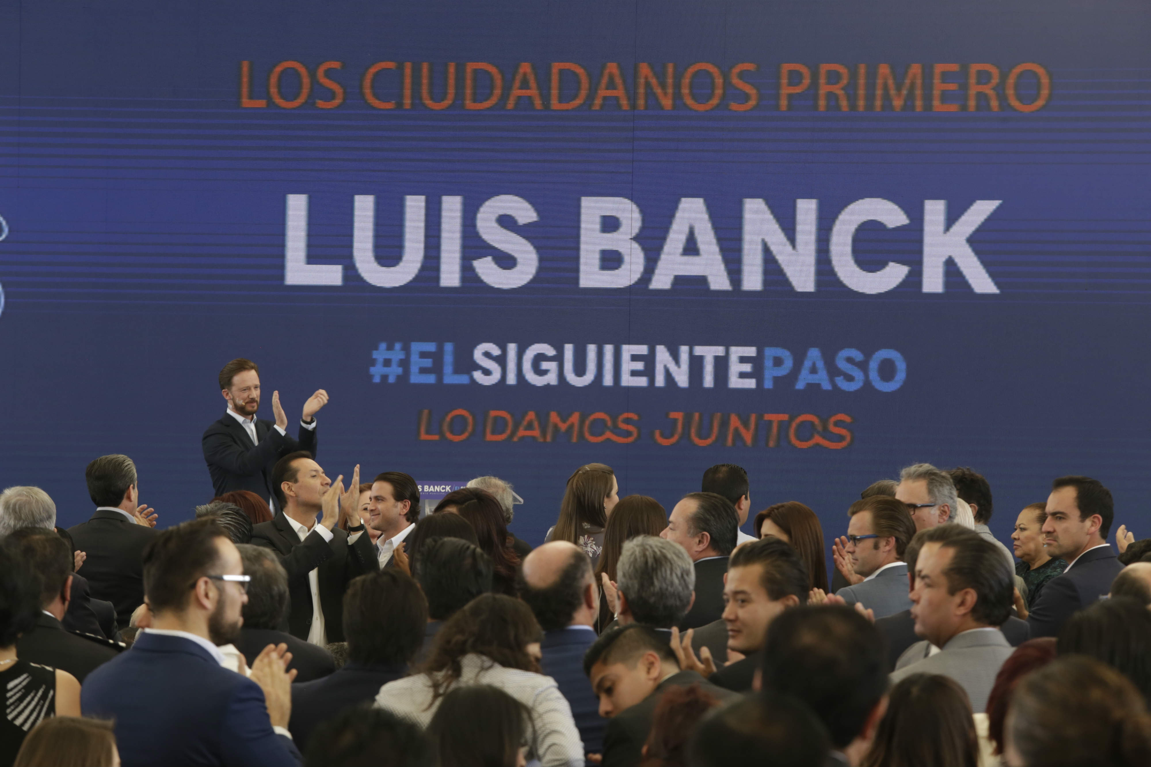 Crónica: En el informe de Luis Banck, ¿los ciudadanos primero?  