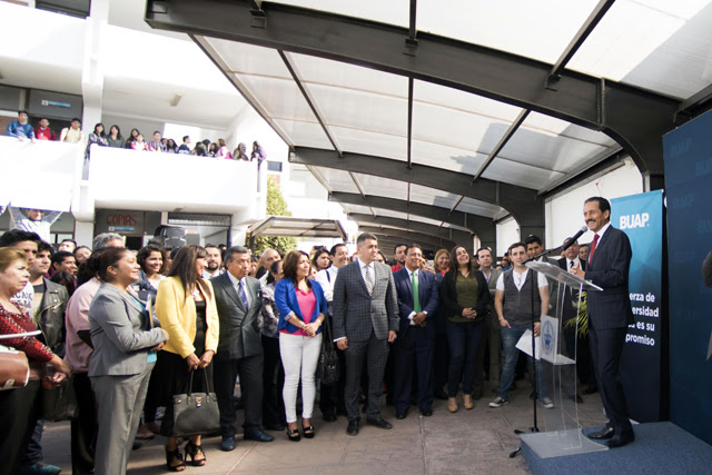 Inaugura Esparza Aula de Diálogos en  Inglés, en Contaduría  BUAP